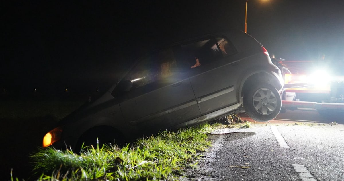 Auto belandt in sloot in Sint Maarten