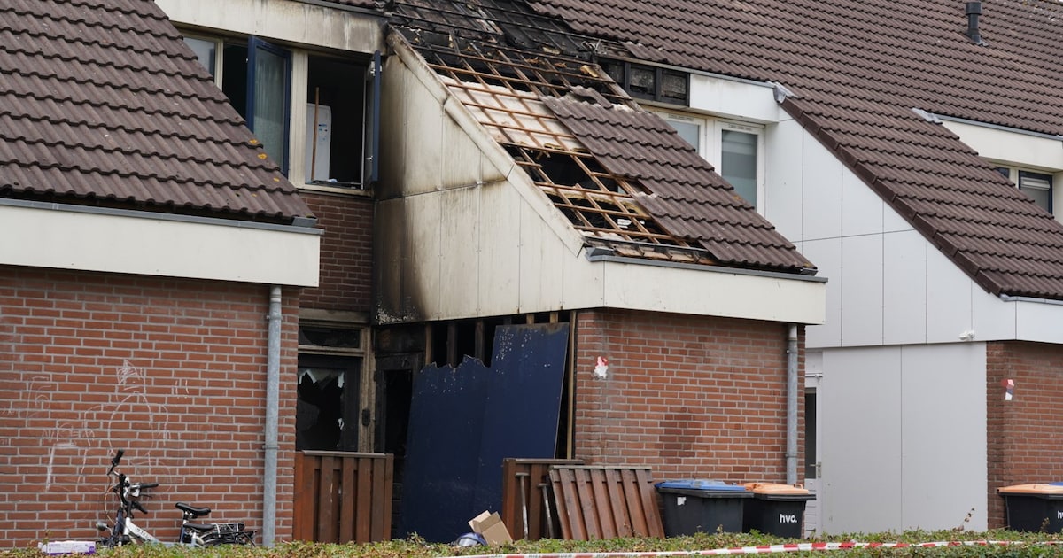 Nachtelijke brand Lelystad: woningen ontruimd, getuigen hoorden knal