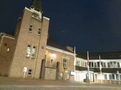 Geldzorgen, noodopvang, maar ook de terugkeer van de bibliotheek: met deze 6 problemen krijgt Mook t