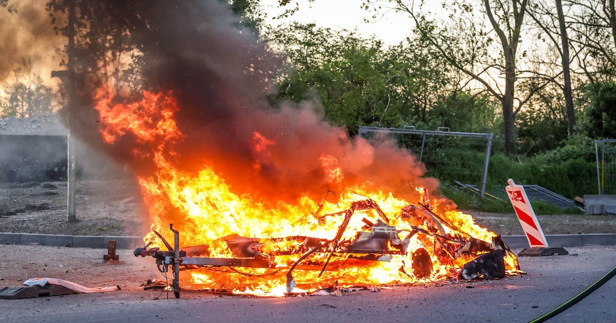 Caravan gaat in vlammen op bij de Nijverheidsweg-Noord in Amersfoort