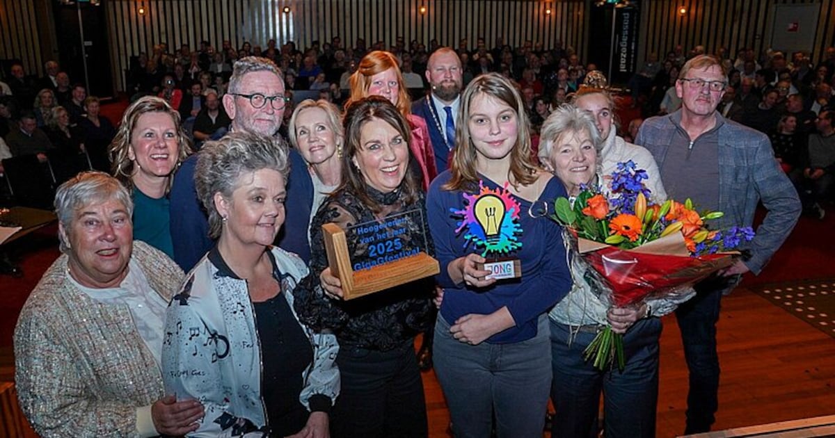 Mirthe van Veen (16) en GigaGfestival winnaars Hoogevener van het Jaar 2025
