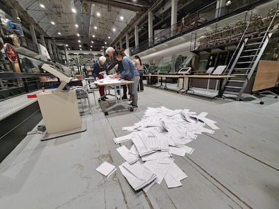 Bij Oyfo stem je tussen de weefgetouwen en stoommachines
