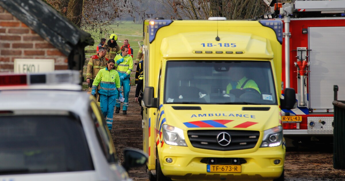Man raakt zwaargewond tijdens werk op dak in Brandwijk