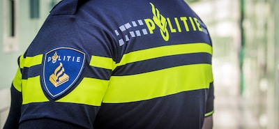 Officer punched in the face by 20-year-old woman after beach party