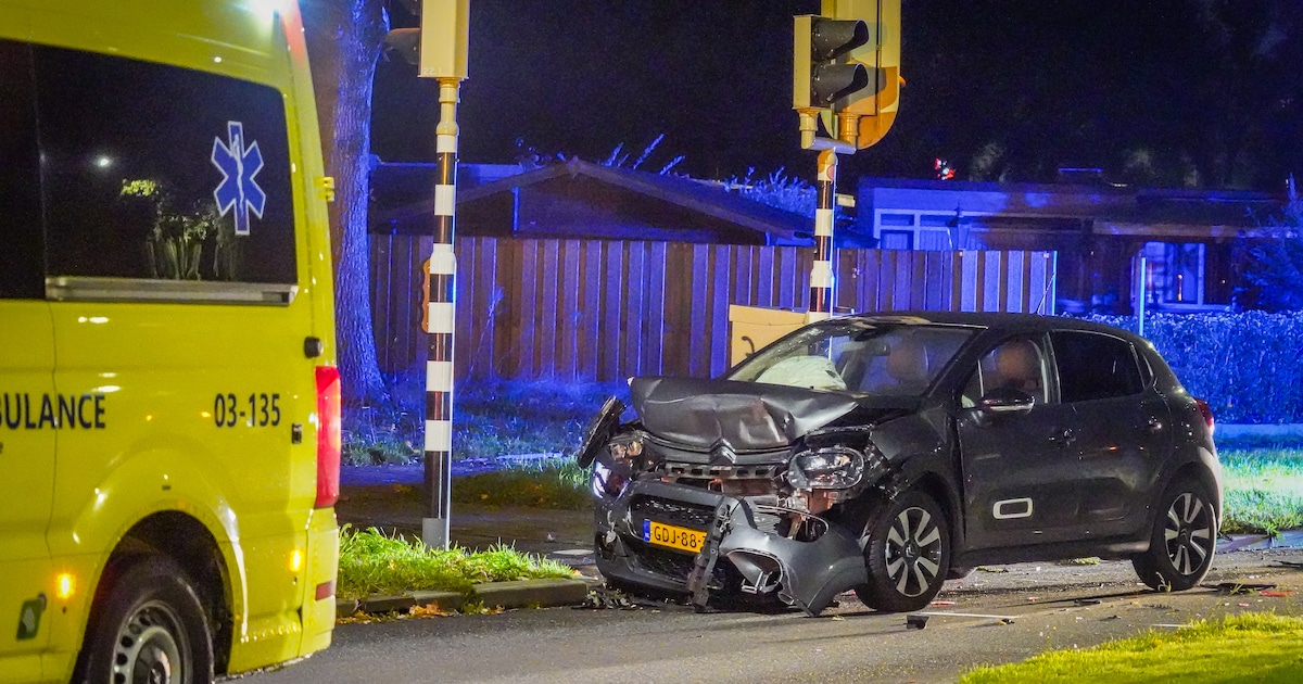 Bestuurder bekneld bij ongeval op Statenweg in Emmen, twee gewonden naar het ziekenhuis