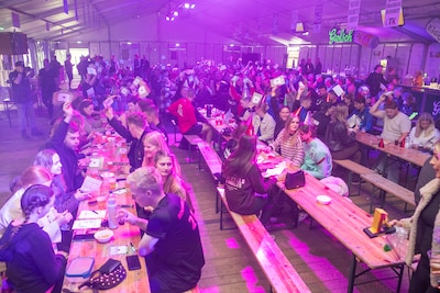 In beeld: Elshoffeest in volle gang met muziekbingo en andere activiteiten