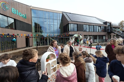 Nieuwe Doetinchemse basisschool heeft letterlijk verbinding met ‘boven’: ‘Veel kinderen zijn christe