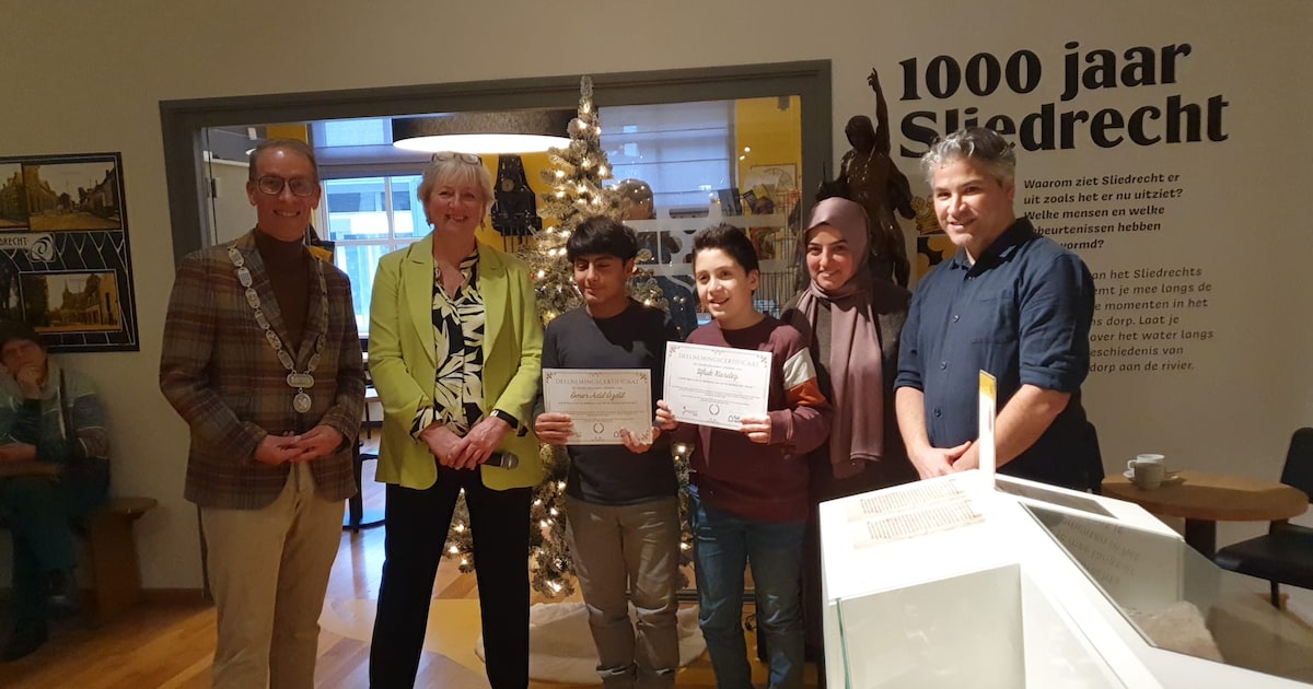 Burgemeester opent kunstproject Burenkleuren in Sliedrecht