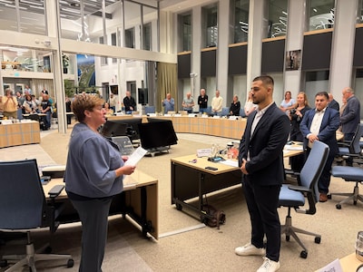 Mustafa (22) gaat de politiek in, maar dat levert nare reacties op: ‘Laten we elkaar niet beoordelen