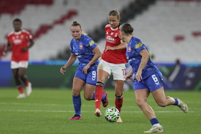 FC Twente Vrouwen recht de rug en maakt vlak na tegengoal gelijk in Lissabon