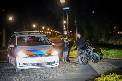 Politie achtervolgt tien tot vijftien jonge fatbikers in Eindhoven na melding van gewelddadige berov