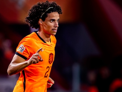 AD Voetbalpodcast | ‘De ogen zijn dit weekend nog meer gericht op de nieuwe internationals Zechiël en Meerdink’