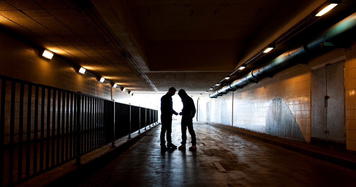 Twee jongens op klaarlichte dag beroofd in fietstunnel, 16-jarige aangehouden