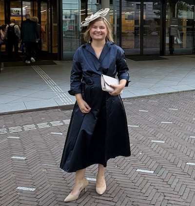 Elles uit Heerde straalt op eerste Prinsjesdag: dit is het verhaal van haar outfit