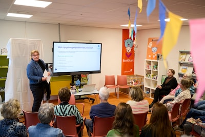 Eerste Geheugenhuis-bijeenkomst in Nuenen opent met zang: ‘Muziek slaat een brug naar emoties’