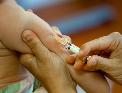 Vaccinaties blijven achter ondanks campagnes: gemeente probeert vertrouwen wijk voor wijk te winnen