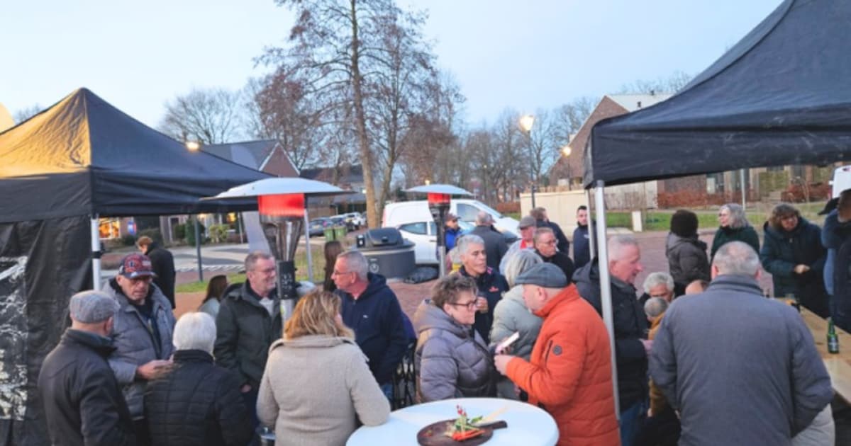 Buurtbewoners vieren renovatie van huurwoningen in De Maatjes Scherpenzeel