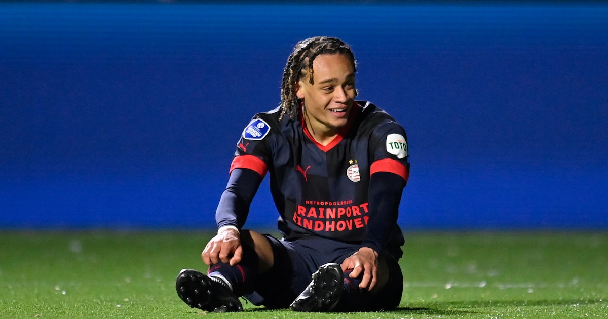 PSV woest over homofobe spreekkoren jegens Xavi Simons, leiding ...