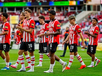 LIVE eredivisie | Duel tussen PSV en Heerenveen vervroegd in nieuw speelschema, Cambuur laat uitfans weer toe na vuurwerkincident