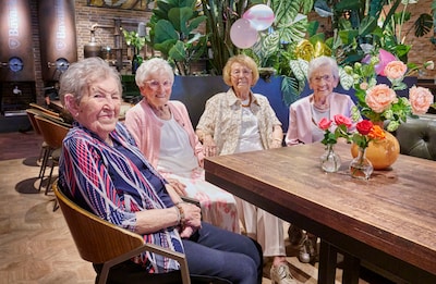 Zussen Marie (102), Lien (98), Pieta (96) en Mien (95) vieren samen 390 levensjaren: ‘Blij dat we nog bij elkaar zijn’