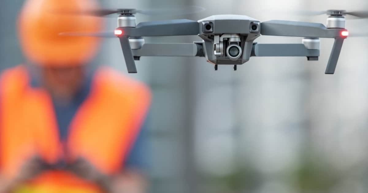 Drones vliegen langs hoogspanningslijn tussen Dodewaard en Maasbracht