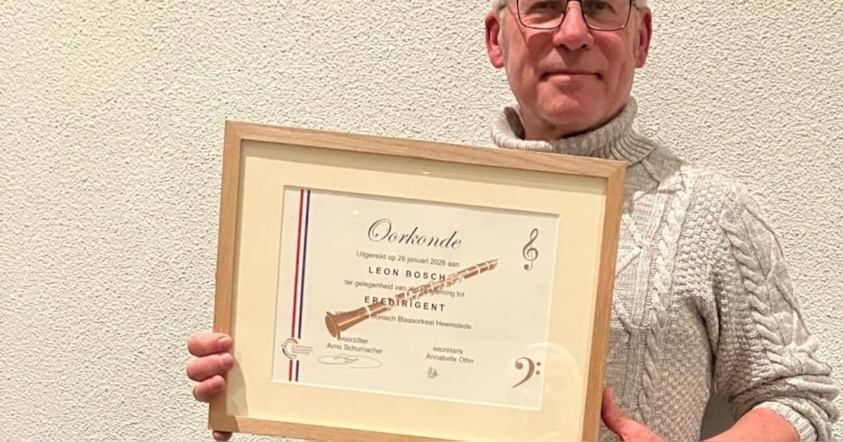 Dirigent Leon Bosch neemt na 17 jaar afscheid van Symfonisch Blaasorkest Heemstede