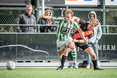 Mick Alberts maakt waanzinnige goal: ‘Zoals Van Basten’ • Achilles’29 boekt eerste overwinning