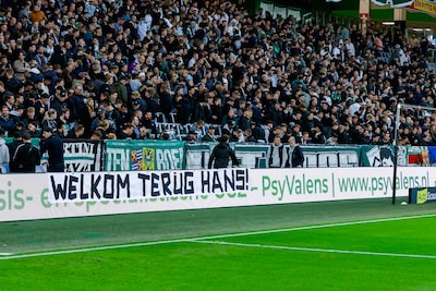 Duel tussen FC Groningen en PEC Zwolle van start in uitverkochte Euroborg, Hateboer begint vanaf bank