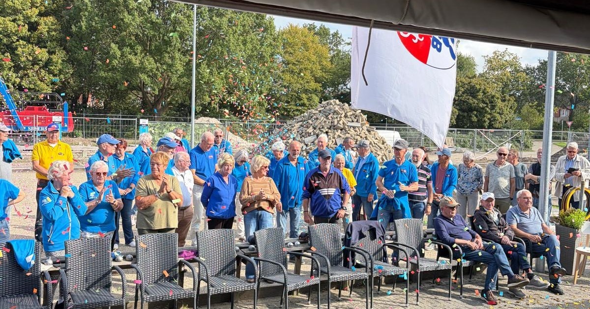 Op weg naar nieuwe jeu-de-bouleshal in Lelystad, eerste paal is geslagen