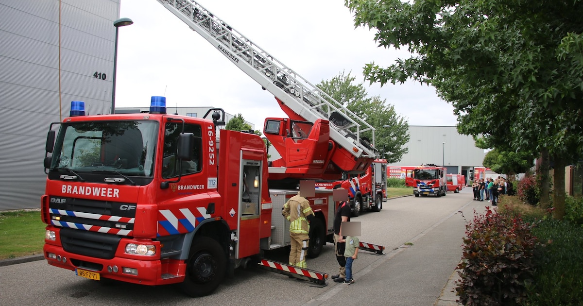 Flinke rookwolken bij brand op Zuidbaan in Moordrecht