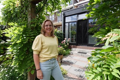 Buitenkijken bij Wieke: 'In een tuin vol tegels heb je veel meer werk aan het onkruid'