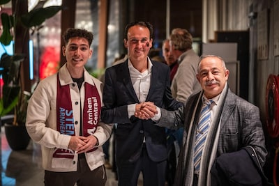 Lijsttrekker Paul juicht even na middernacht met een gebroken jukbeen door val met fiets: ‘Het was b