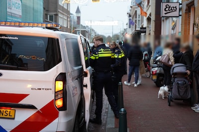 Man (24) met spoed naar ziekenhuis na steekpartij in Albert Heijn; drie verdachten opgepakt