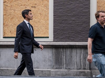 Walking behind bars, always ‘earpieces’ nearby: This is what Jetten's life under security will look like