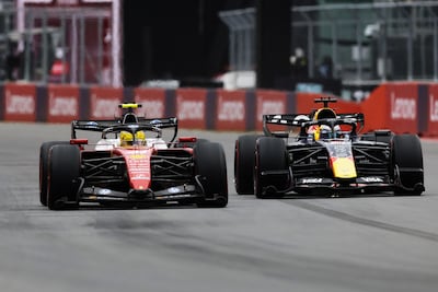 Max Verstappen moet in de spiegels kijken, Kimi Antonelli draait duimschroeven aan bij George Russell
