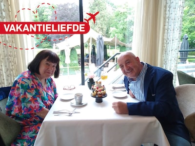 Voor een vakantieliefde hoefde John de grens niet over. Die begon gewoon op een camping in Almelo
