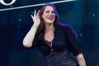 Floor Jansen laat van zich horen na vertrek Nightwish en Mariska Bauer knuffelt met haar favoriete mannetje