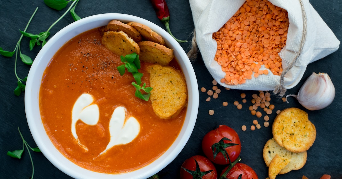 Aan tafel met buurtgenoten in Pand9 in Zaltbommel