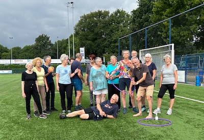 Vitality Club Wijchen 2 jaar jong en veteranen bij herdenking in Dreumel