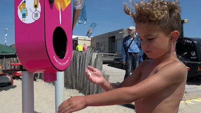 New sunscreen dispensers in Velsen: sun protection at seven locations