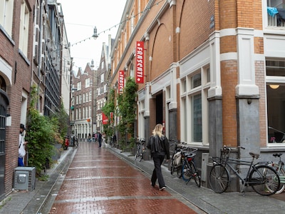 Theater Frascati start inzamelingsactie voor het slopen van een muur: ‘Het heeft heel wat voeten in 