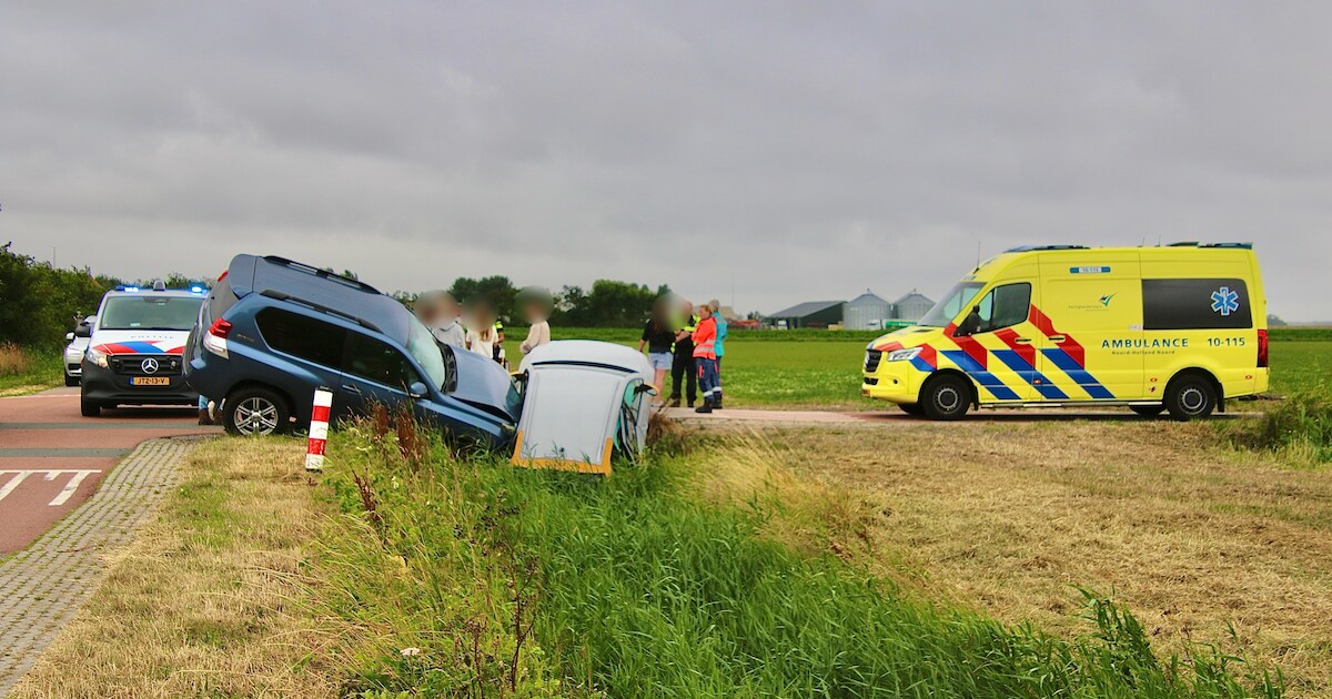 Twee auto's zwaar beschadigd na botsing op beruchte kruising op Texel