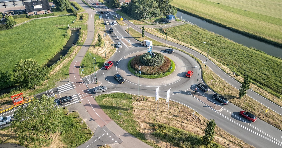 Turborotonde met fietstunnel of verkeerslichten: Wijk bij Duurstede wil beruchte fileplek aanpakken