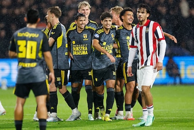 Willem II zet zich in wedstrijd na ontslag Stegeman voor schut, Cambuur behaalt grootste uitzege ooit in eredivisie