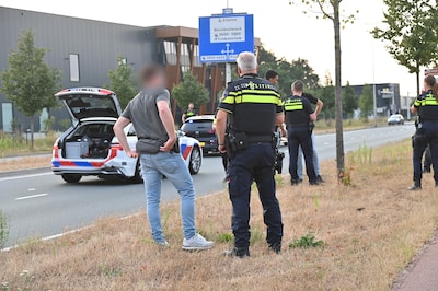 Auto meegenomen tijdens proefrit, politie pakt man op na wilde achtervolging