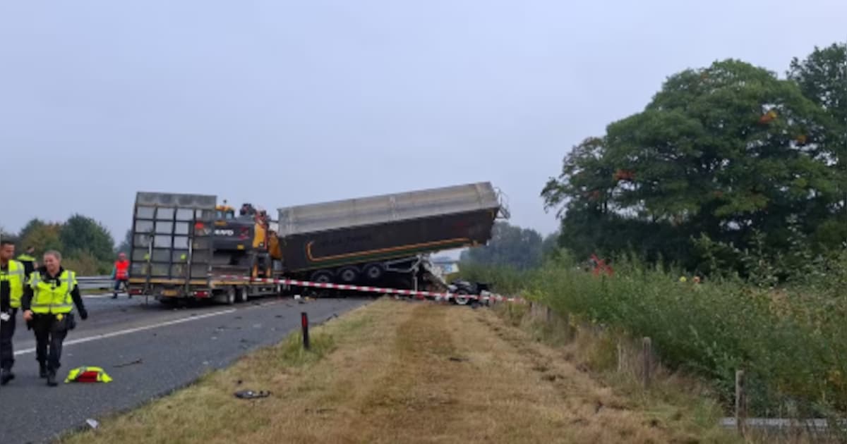 Dode na ongeval met meerdere vrachtwagens op A73.