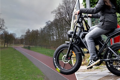 Politie deelt nieuws over ‘fatbike-aanrander’: minstens tien vrouwen betast, vrouw had rode handafdr