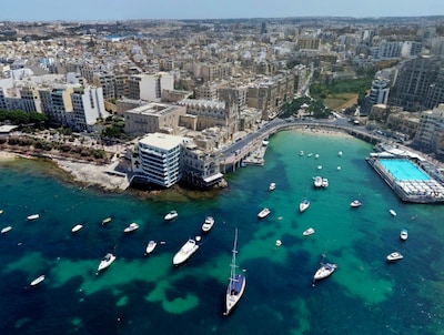 Vakantie op Malta eindigt met arrestatie voor 20-jarige Nederlander: man filmde heimelijk seksuele handelingen Noorse vrouw