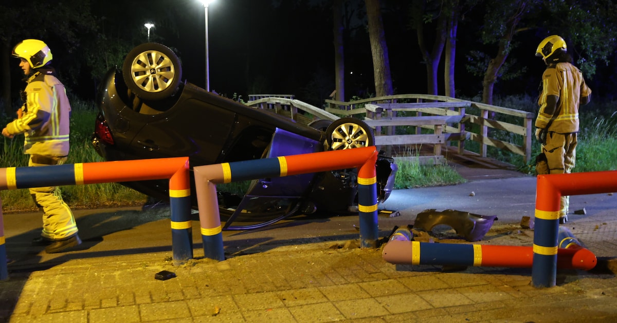Auto slaat over de kop in Wateringen, bestuurster opgepakt
