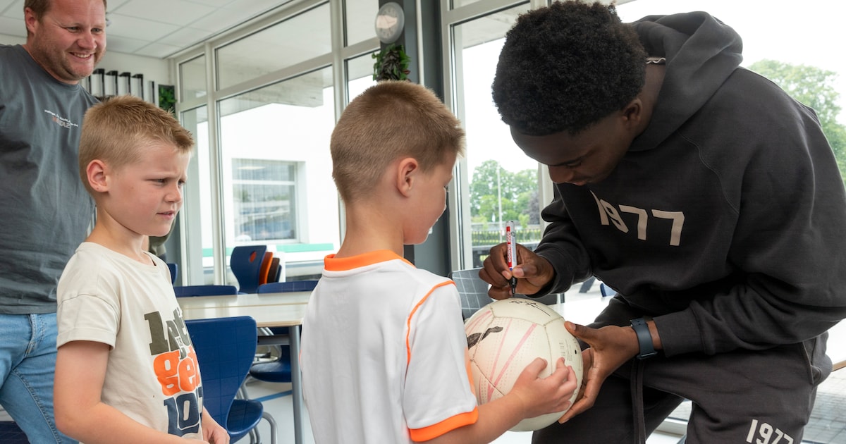 Mentor haalt grap uit met PEC-talent (16) bij belletje over ...
